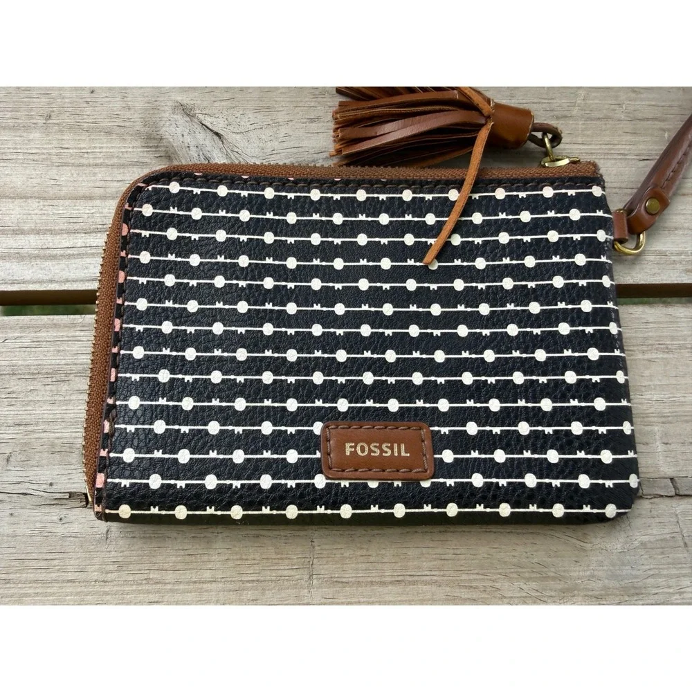 Fossil Logan RFID Zip-Around Clutch Wallet – Key Pattern – Brown Tassel